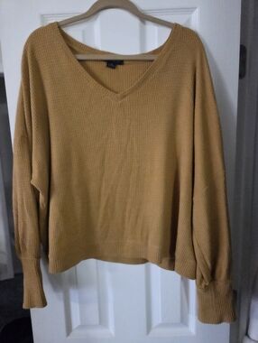 V-Neck Ribbed Cropped Sweater in Mustard
